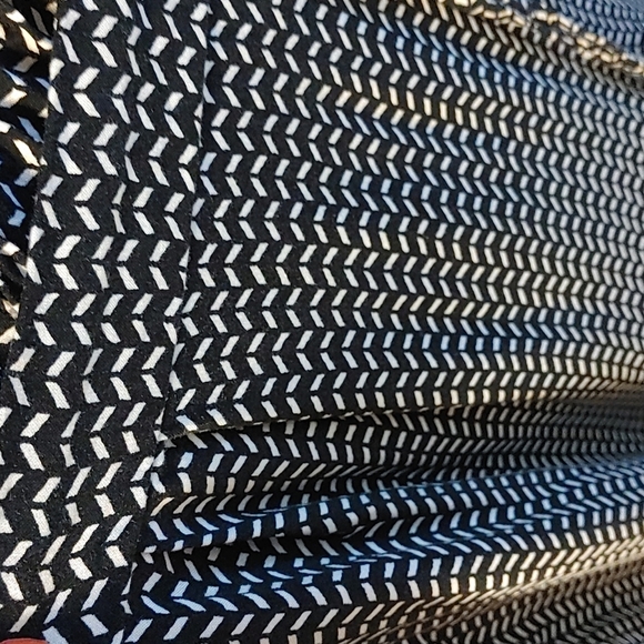 Women's Black & White Capris - Picture 3 of 7